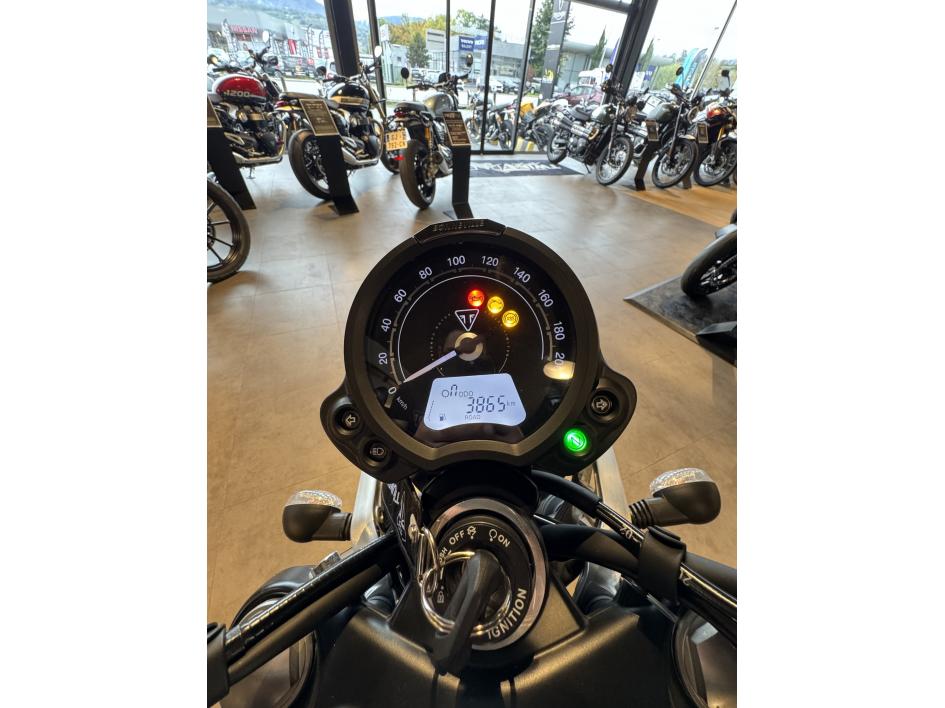 TRIUMPH SPEED TWIN 900 - STEALTH ED