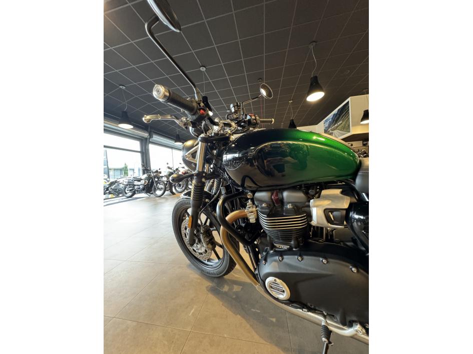TRIUMPH SPEED TWIN 900 - STEALTH ED