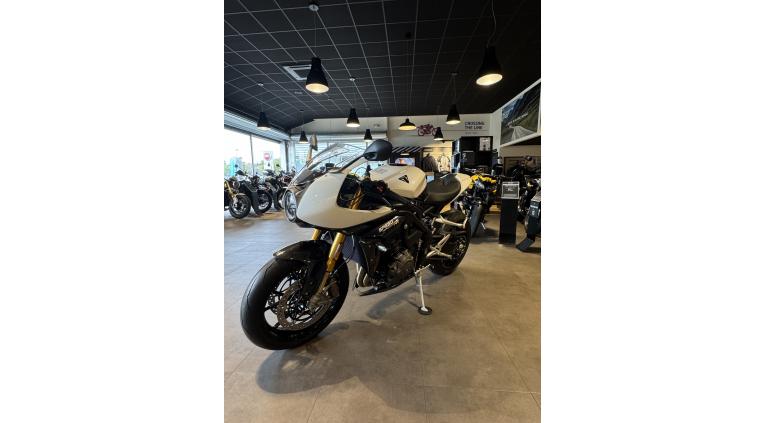 TRIUMPH SPEED TRIPLE 1200 RR