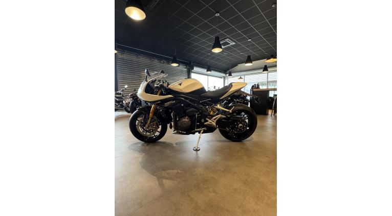 TRIUMPH SPEED TRIPLE 1200 RR