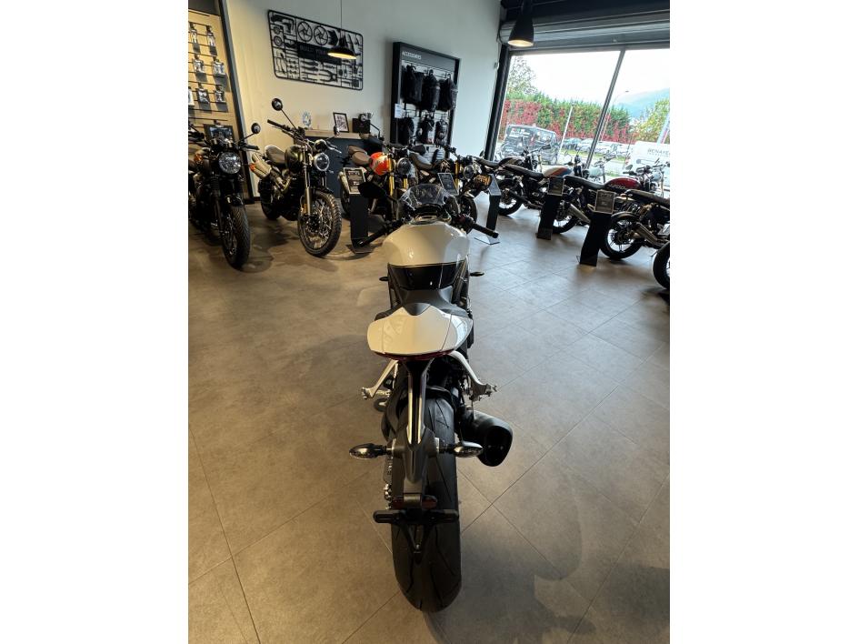 TRIUMPH SPEED TRIPLE 1200 RR - CRYSTAL WHITE
