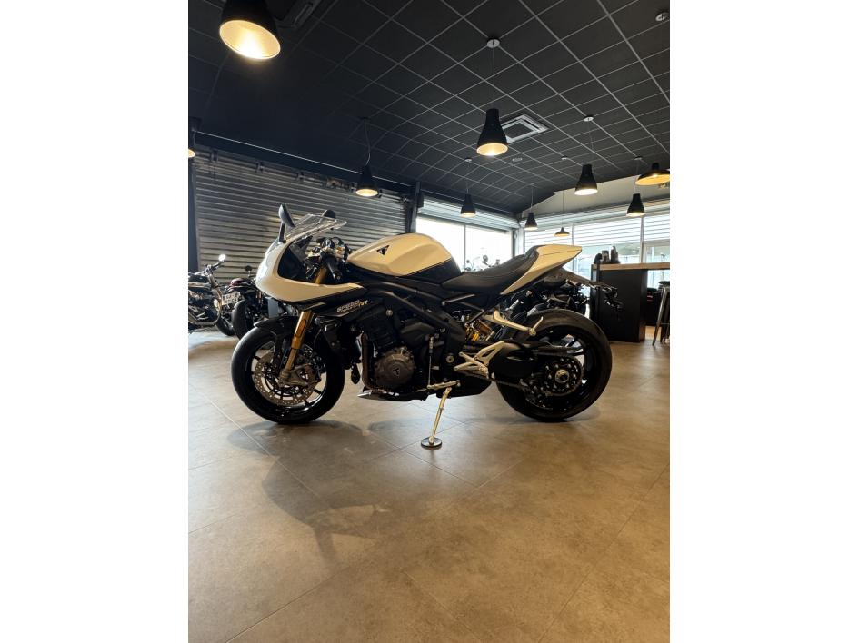 TRIUMPH SPEED TRIPLE 1200 RR - CRYSTAL WHITE