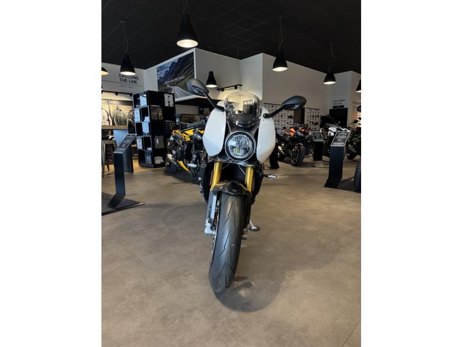 TRIUMPH SPEED TRIPLE 1200 RR - CRYSTAL WHITE