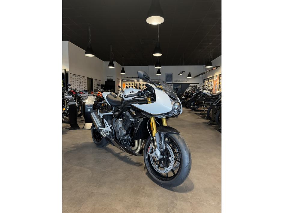 TRIUMPH SPEED TRIPLE 1200 RR - CRYSTAL WHITE