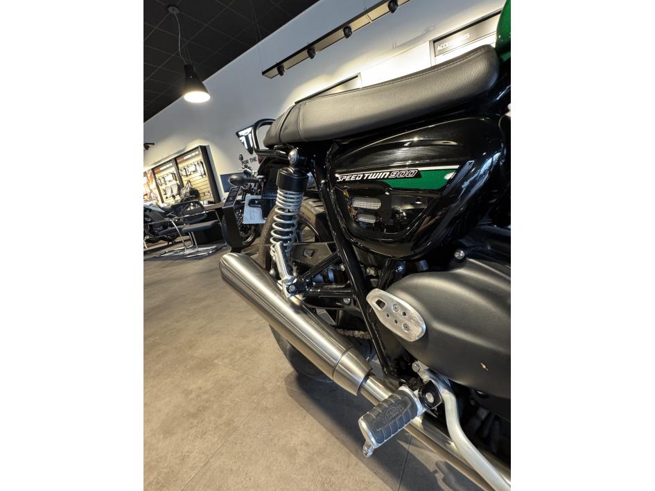 TRIUMPH SPEED TWIN 900 - STEALTH ED