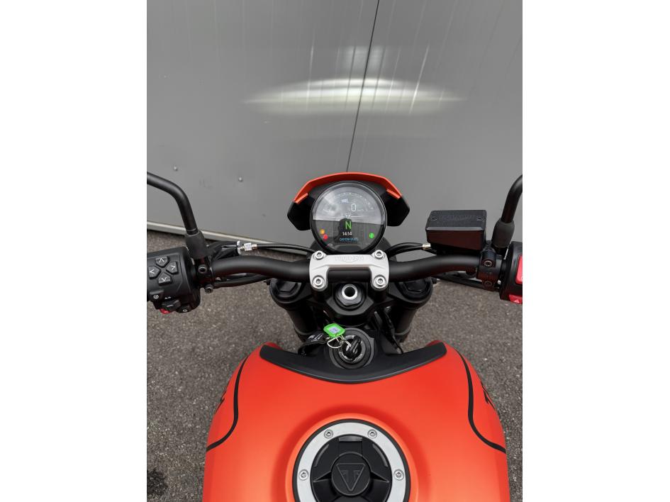 TRIUMPH TRIDENT 660 - Baja orange A2