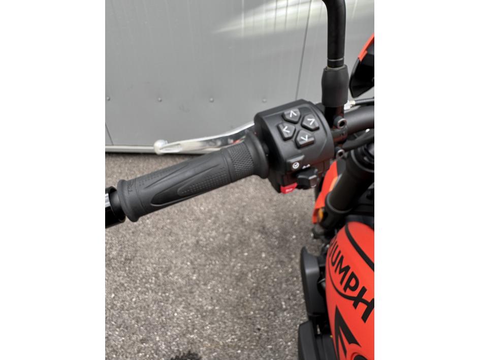 TRIUMPH TRIDENT 660 - Baja orange A2