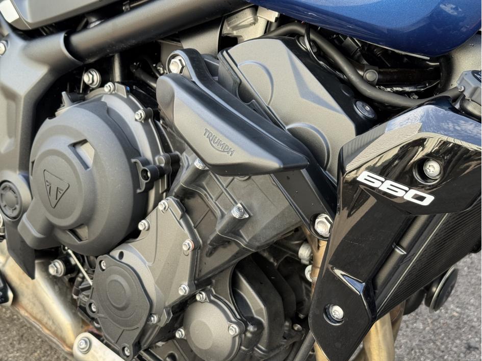 TRIUMPH TRIDENT 660