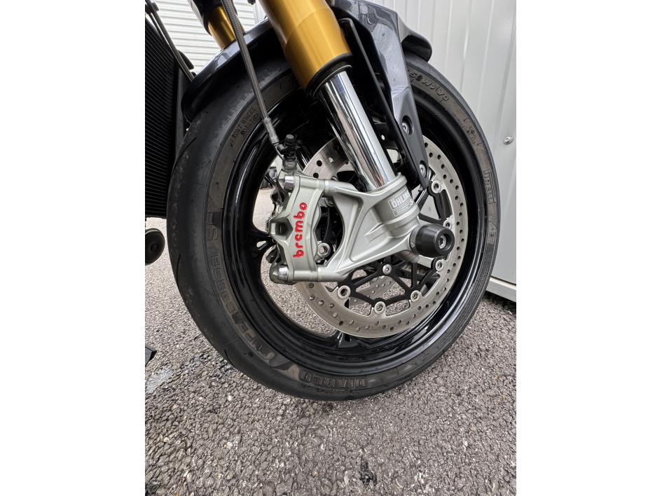 TRIUMPH SPEED TRIPLE 1200 RS