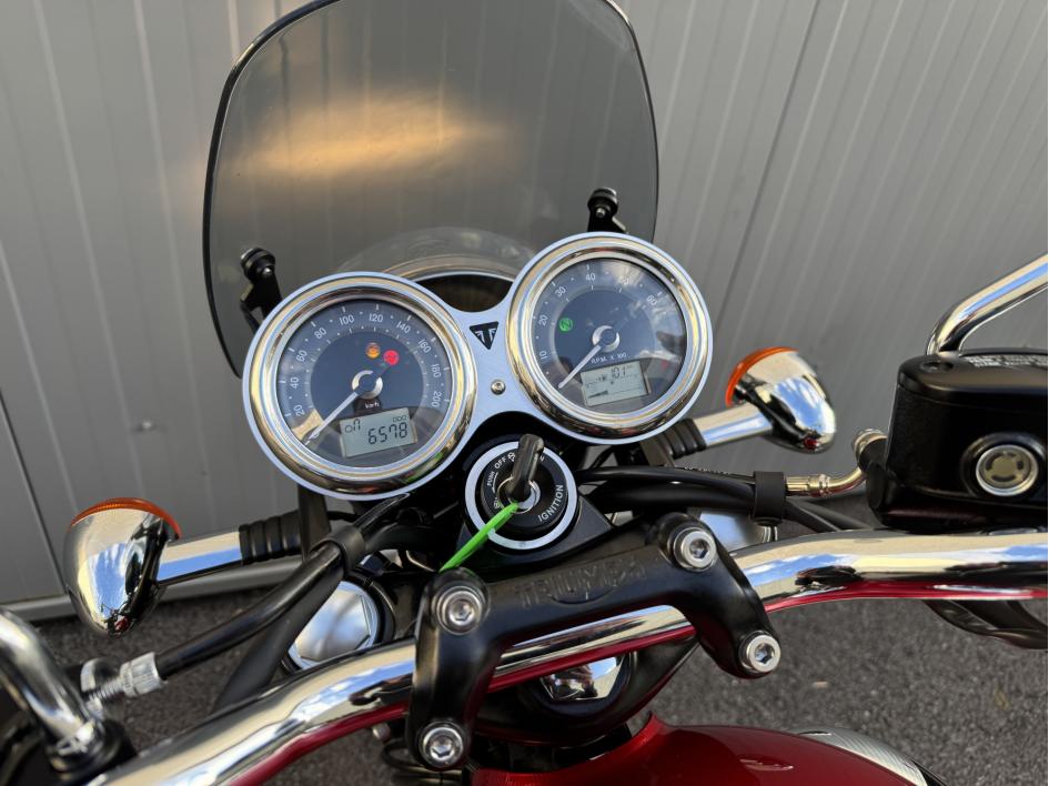 TRIUMPH BONNEVILLE T100 - A2