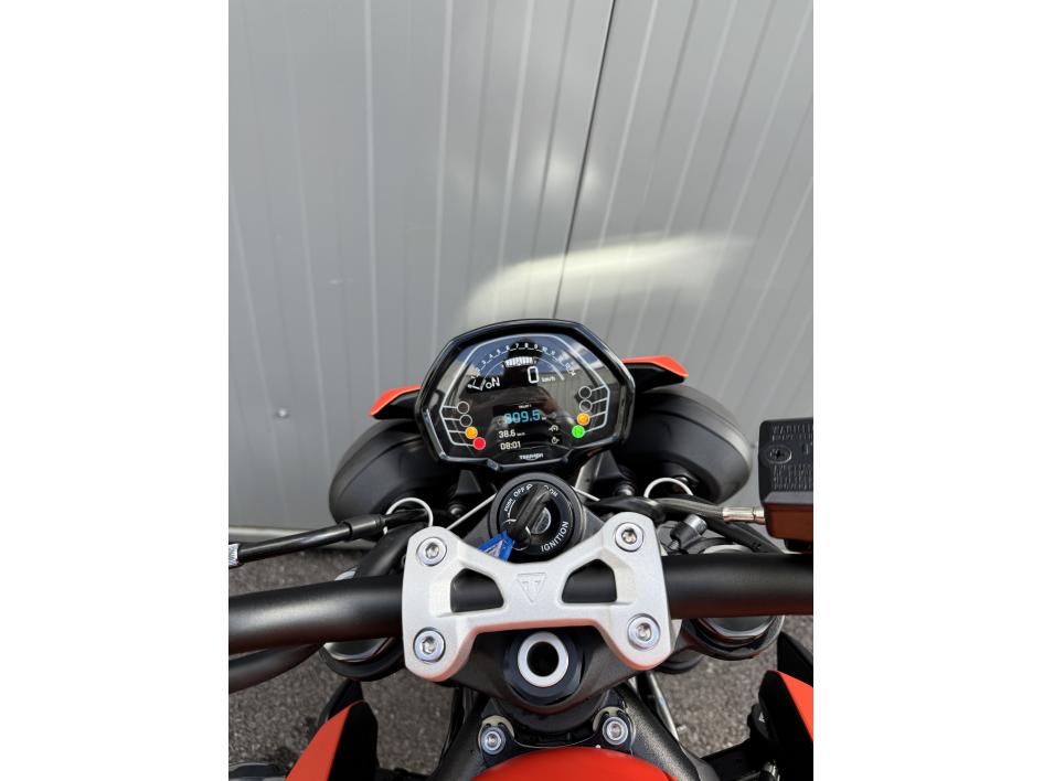 TRIUMPH STREET TRIPLE 765 R  A2