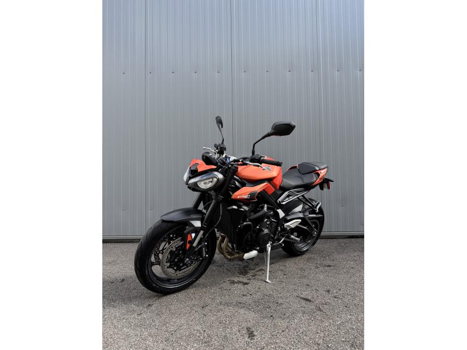 TRIUMPH STREET TRIPLE 765 R  A2