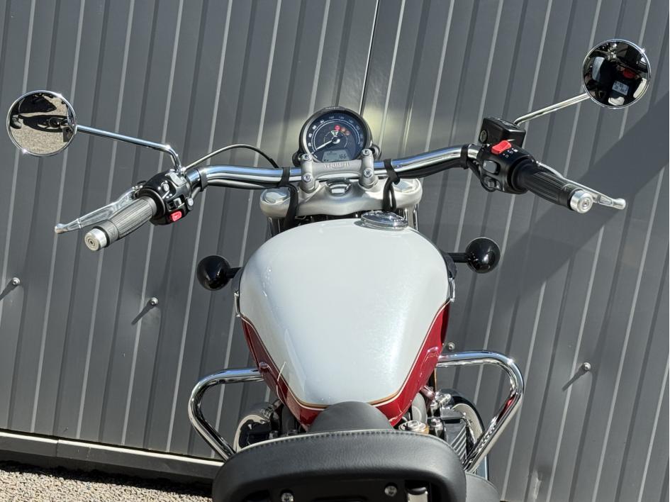 TRIUMPH BONNEVILLE SPEEDMASTER 1200