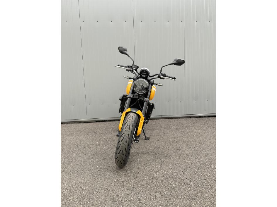 TRIUMPH TRIDENT 660