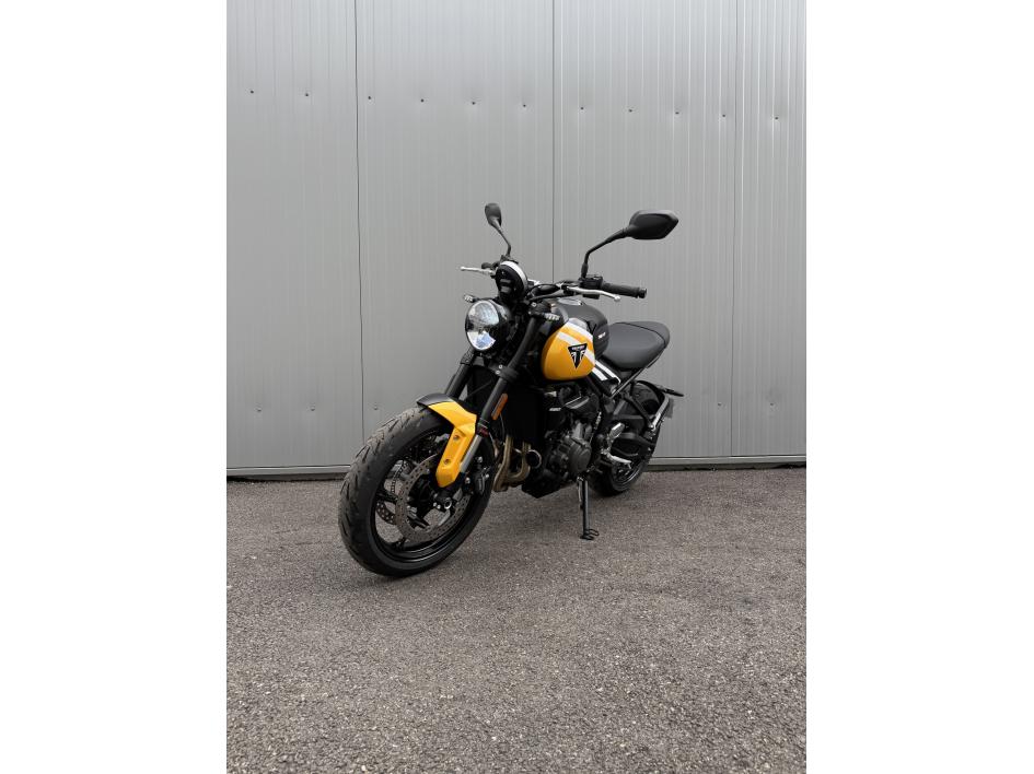TRIUMPH TRIDENT 660