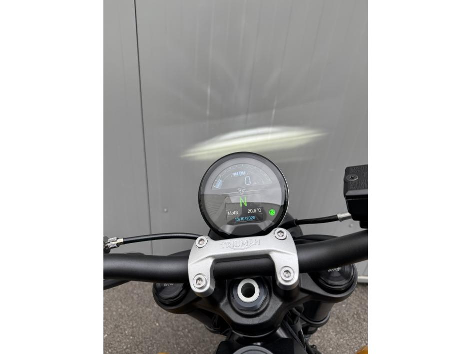 TRIUMPH TRIDENT 660