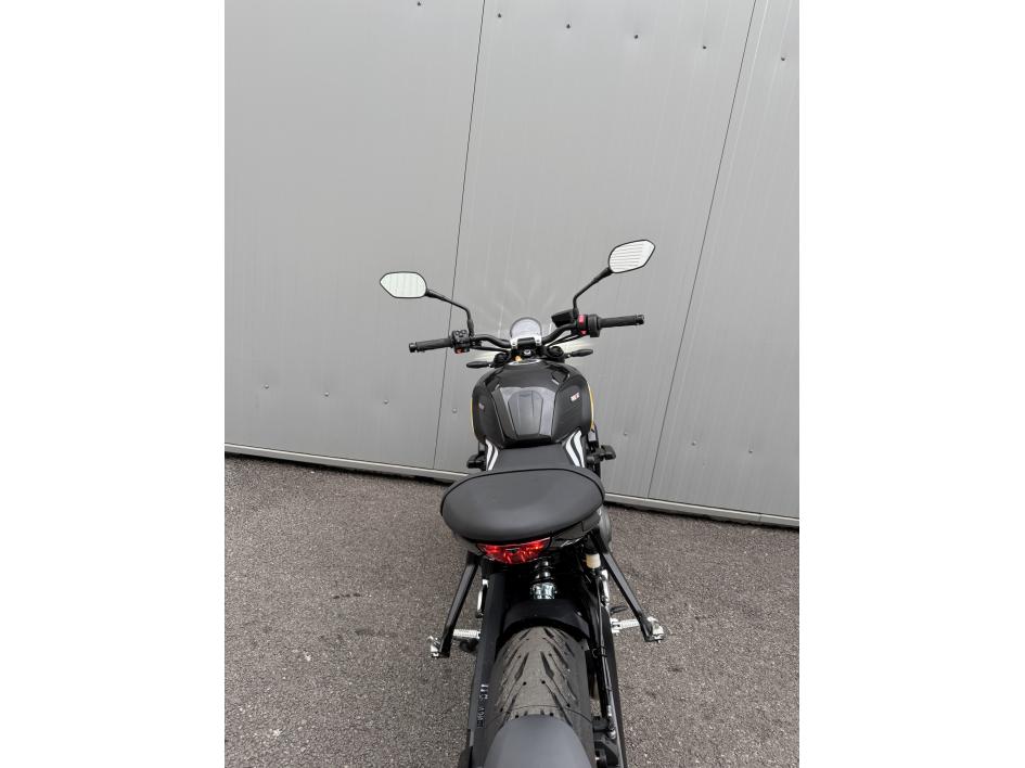 TRIUMPH TRIDENT 660