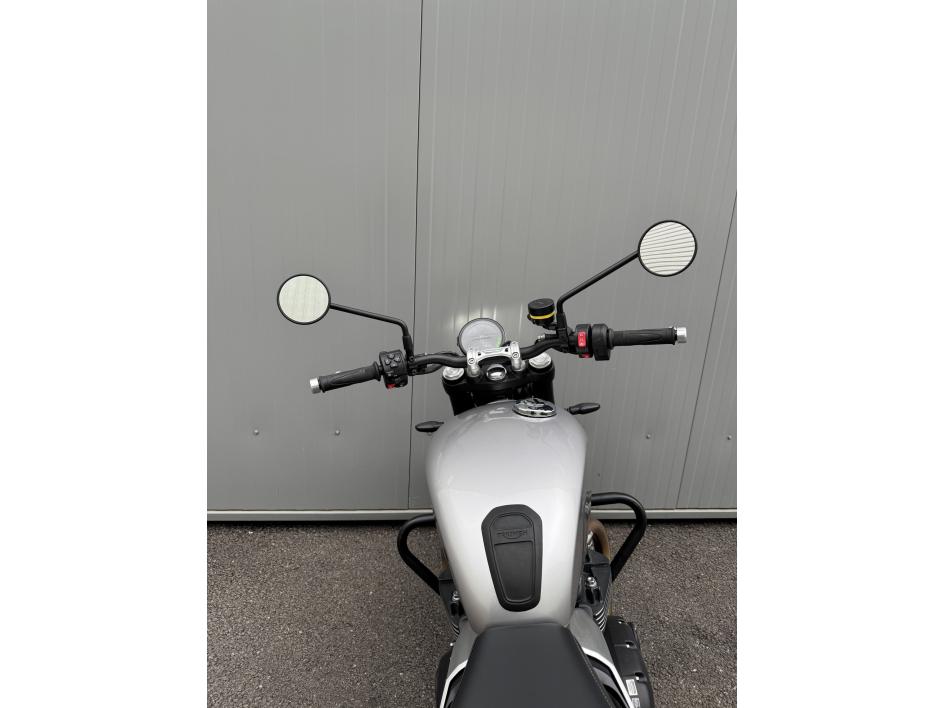TRIUMPH SPEED TWIN 900