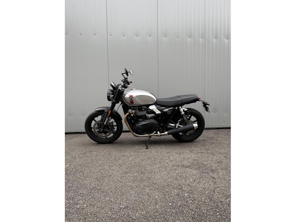 TRIUMPH SPEED TWIN 900