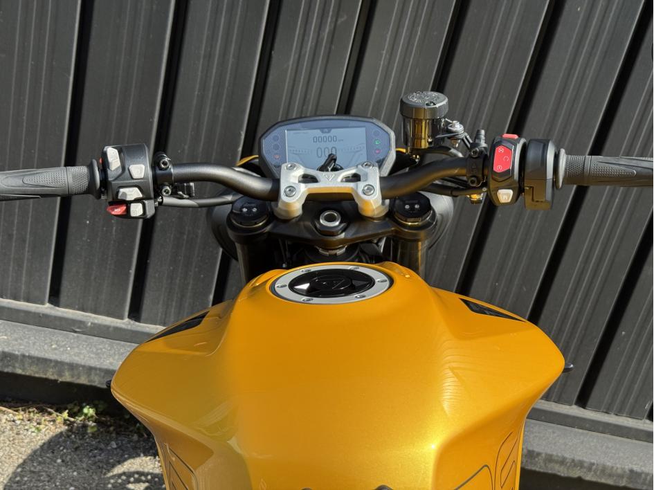 TRIUMPH STREET TRIPLE 765 RS