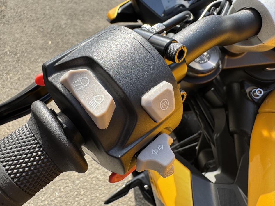 TRIUMPH STREET TRIPLE 765 RS