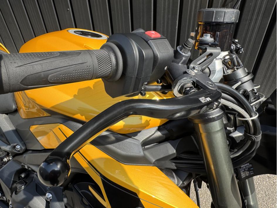 TRIUMPH STREET TRIPLE 765 RS