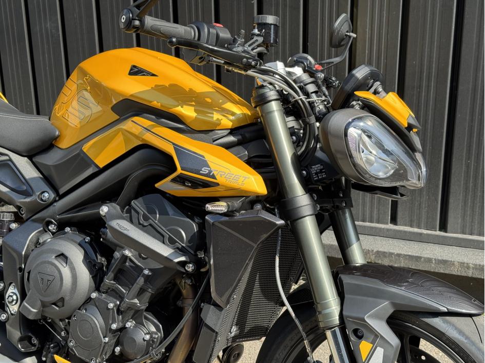 TRIUMPH STREET TRIPLE 765 RS