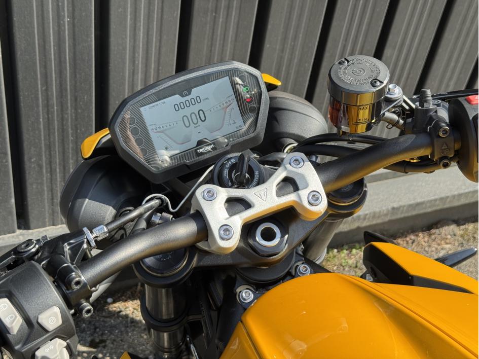 TRIUMPH STREET TRIPLE 765 RS - Cosmic Yellow