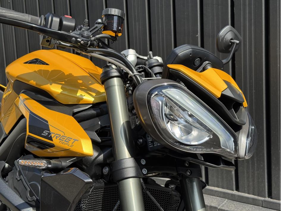TRIUMPH STREET TRIPLE 765 RS - Cosmic Yellow
